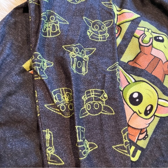 Star Wars Grogu Kids Pajamas with Green Character Print - Picture 10 of 10
